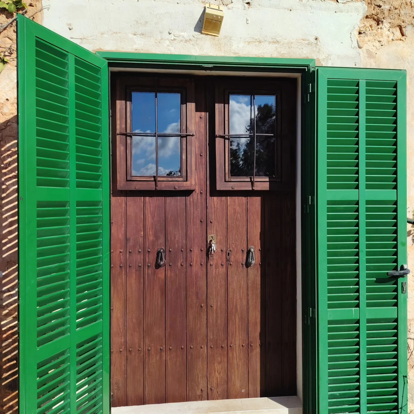 Puerta de entrada artesanal — foto 2